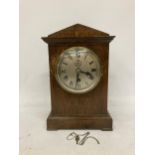 A VINTAGE OAK CASED MANTLE CLOCK WITH 'RAF' MONOGRAM TO DIAL, WITH PENDULUM