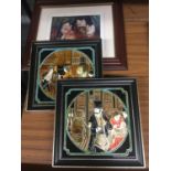 TWO FRAMED CERAMIC TILES FEATURING VINTAGE PUB SCENES PLUS A FRAMED PRINT OF THREE KITTENS