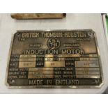 A VINTAGE CAST BRASS BRITISH THOMSON HOUSTON INDUCTION MOTOR DATA PLATE - 15.5 X 23 CM