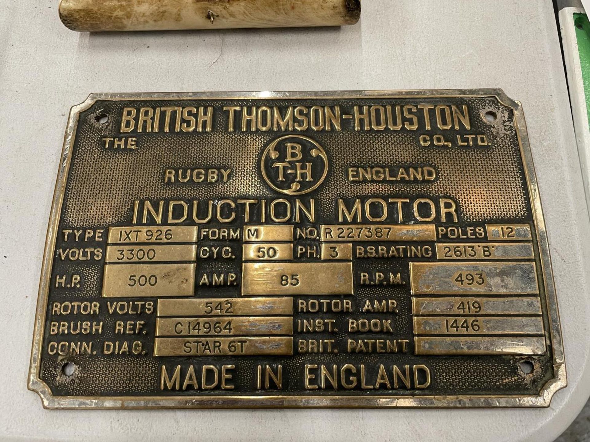 A VINTAGE CAST BRASS BRITISH THOMSON HOUSTON INDUCTION MOTOR DATA PLATE - 15.5 X 23 CM