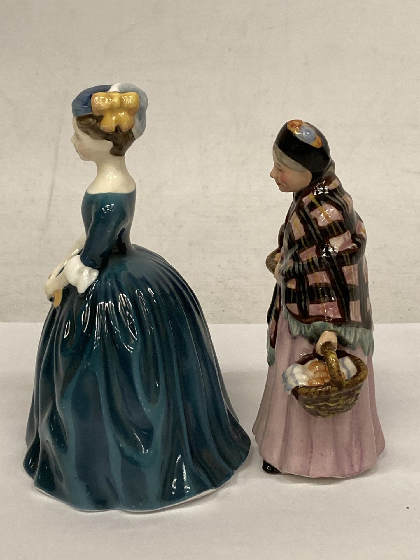 TWO ROYAL DOULTON FIGURINES "THE ORANGE LADY" FROM THE MINIATURE STREET VENDORS AND CHERIE HN2341 - Bild 3 aus 4