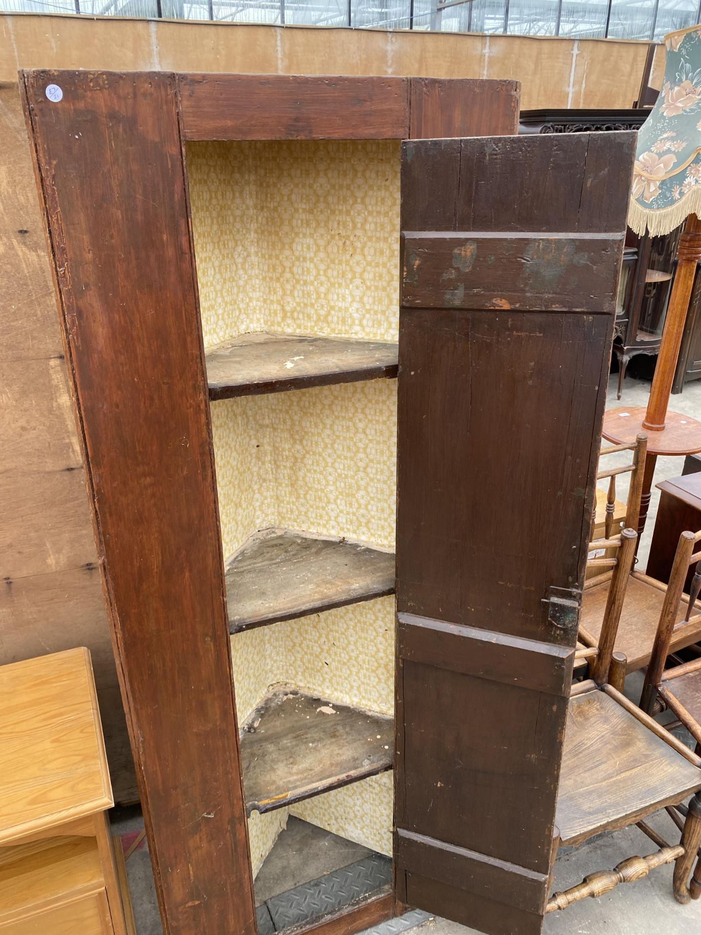 A 19TH CENTURY PAINTED CORNER CUPBOARD WITH H-HINGES, 28.5" WIDE - Image 3 of 3