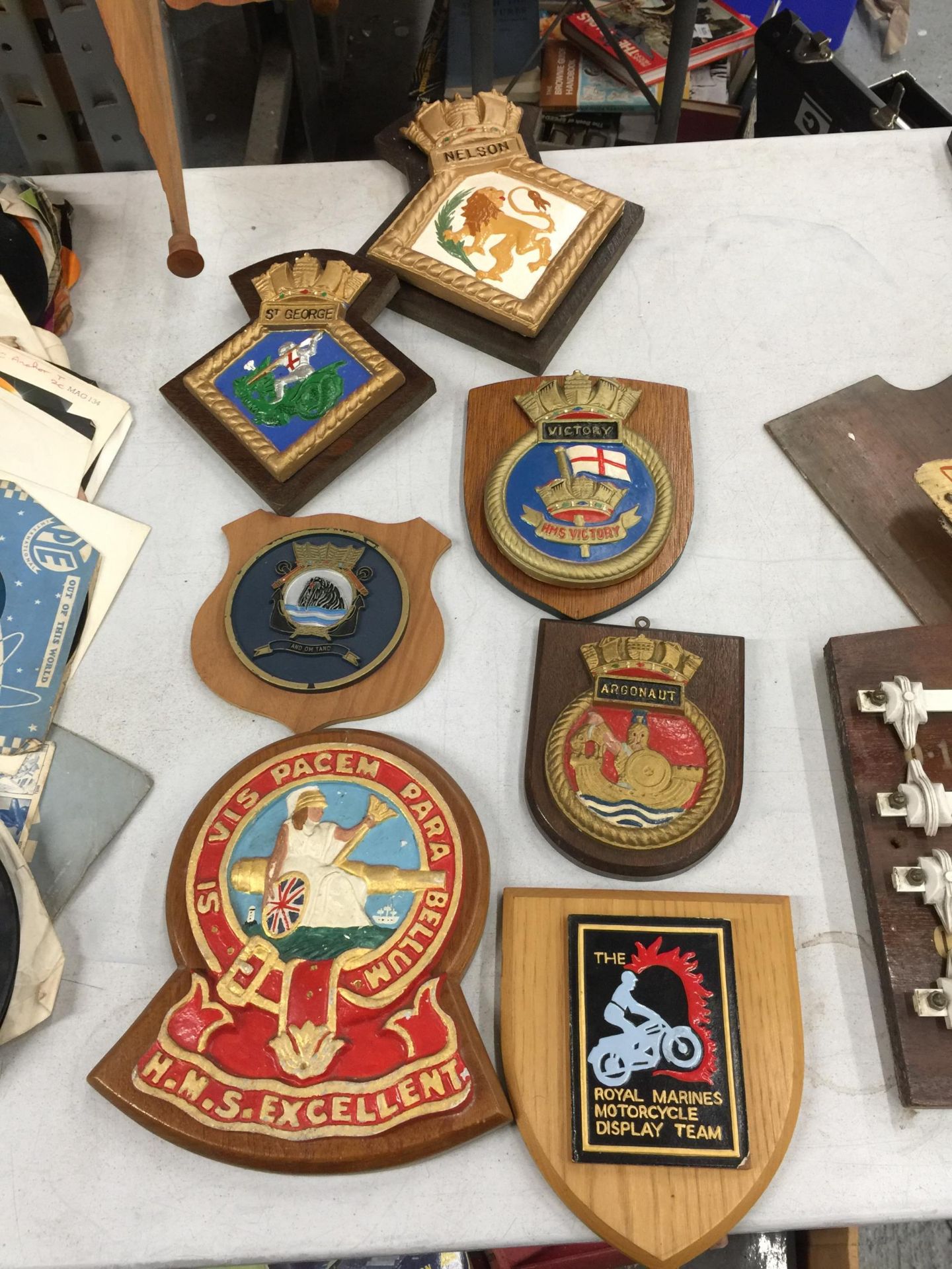 A COLLECTION OF VINTAGE PLAQUES, HMS VICTORY, ST GEORGE ETC