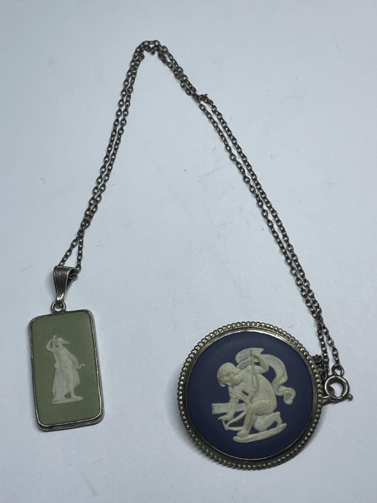 TWO WEDGWOOD JASPERWARE ITEMS TO INCLUDE A BLUE BROOCH AND A NECKLACE WITH GREEN PENDANT