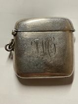 A HALLMARKED BIRMINGHAM SILVER VESTA CASE