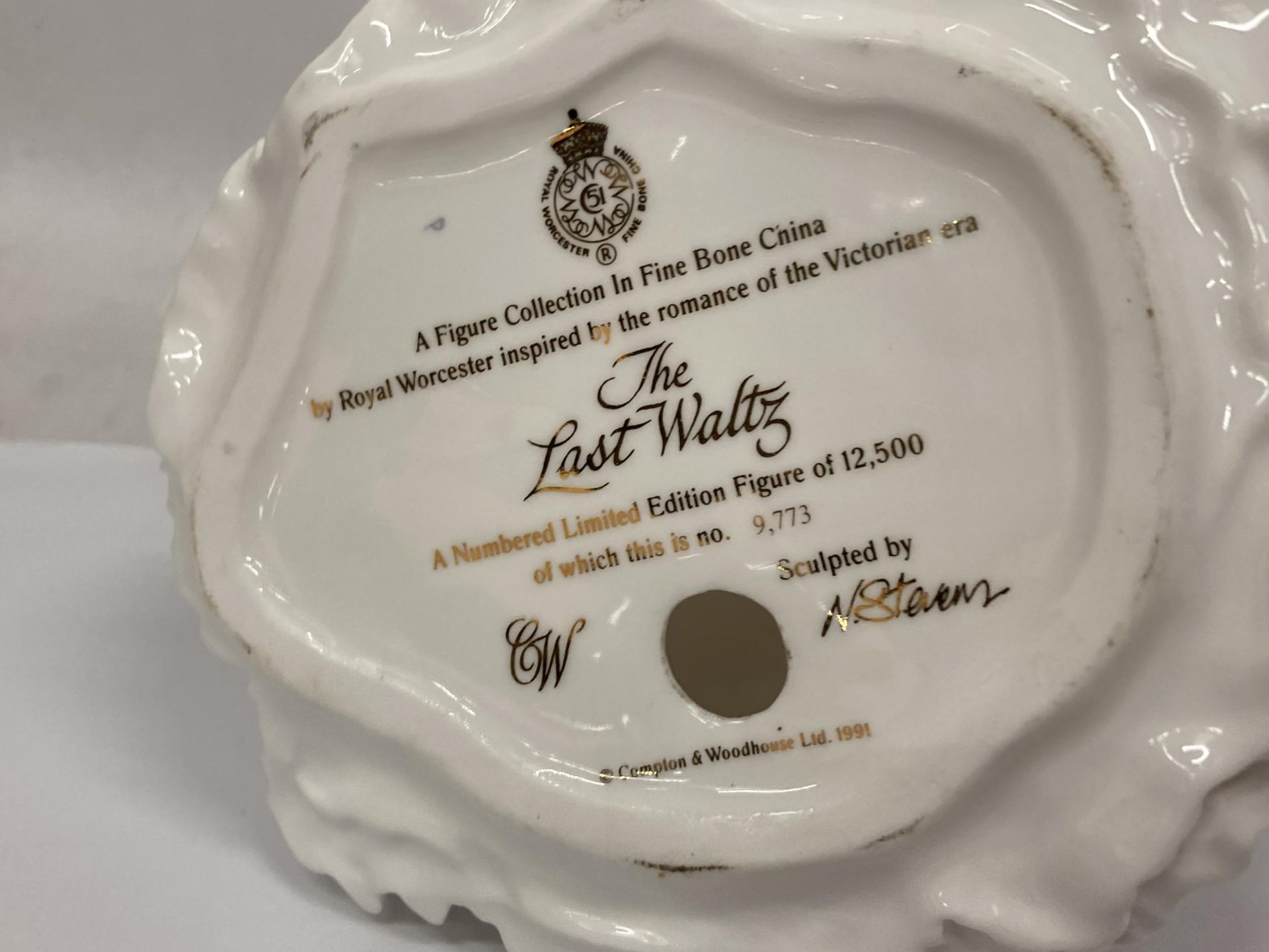 A COALPORT FIGURINE "THE LAST WALTZ" LIMITED EDITION 9,773 OF 12,500 - Image 5 of 5