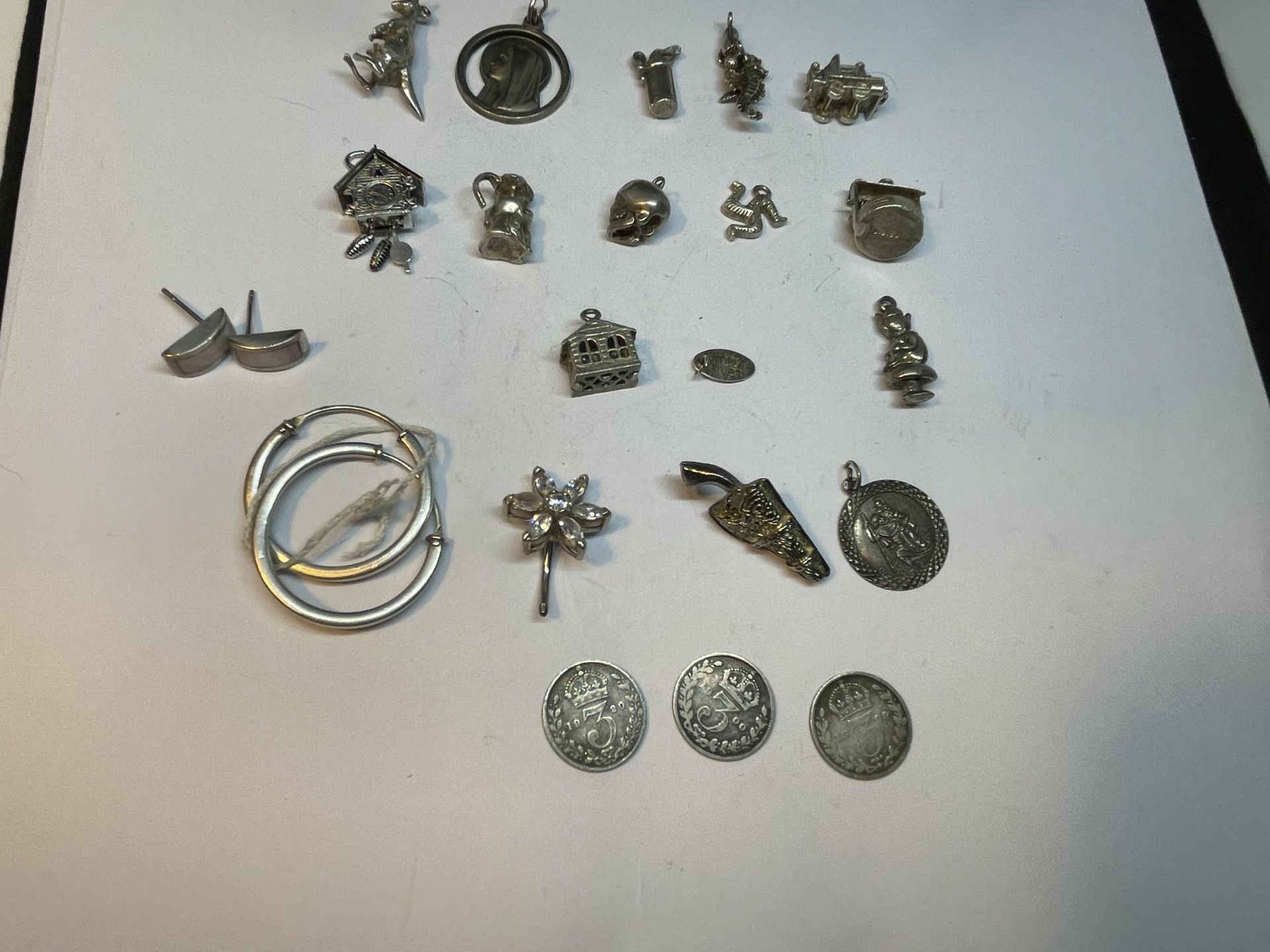 VARIOUS SILVER ITEMS TO INCLUDE FOURTEEN CHARMS, TWO PAIRS OFEARRINGS, THREE THREEPENCES 1899- - Image 5 of 5