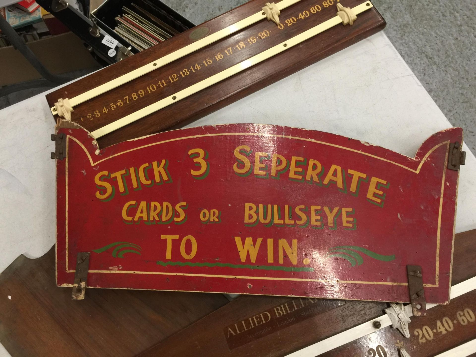 TWO VINTAGE FAIRGROUND WOODEN SIGNS AND ASSORTED VINTAGE SNOOKER SCOREBOARDS - Bild 2 aus 4