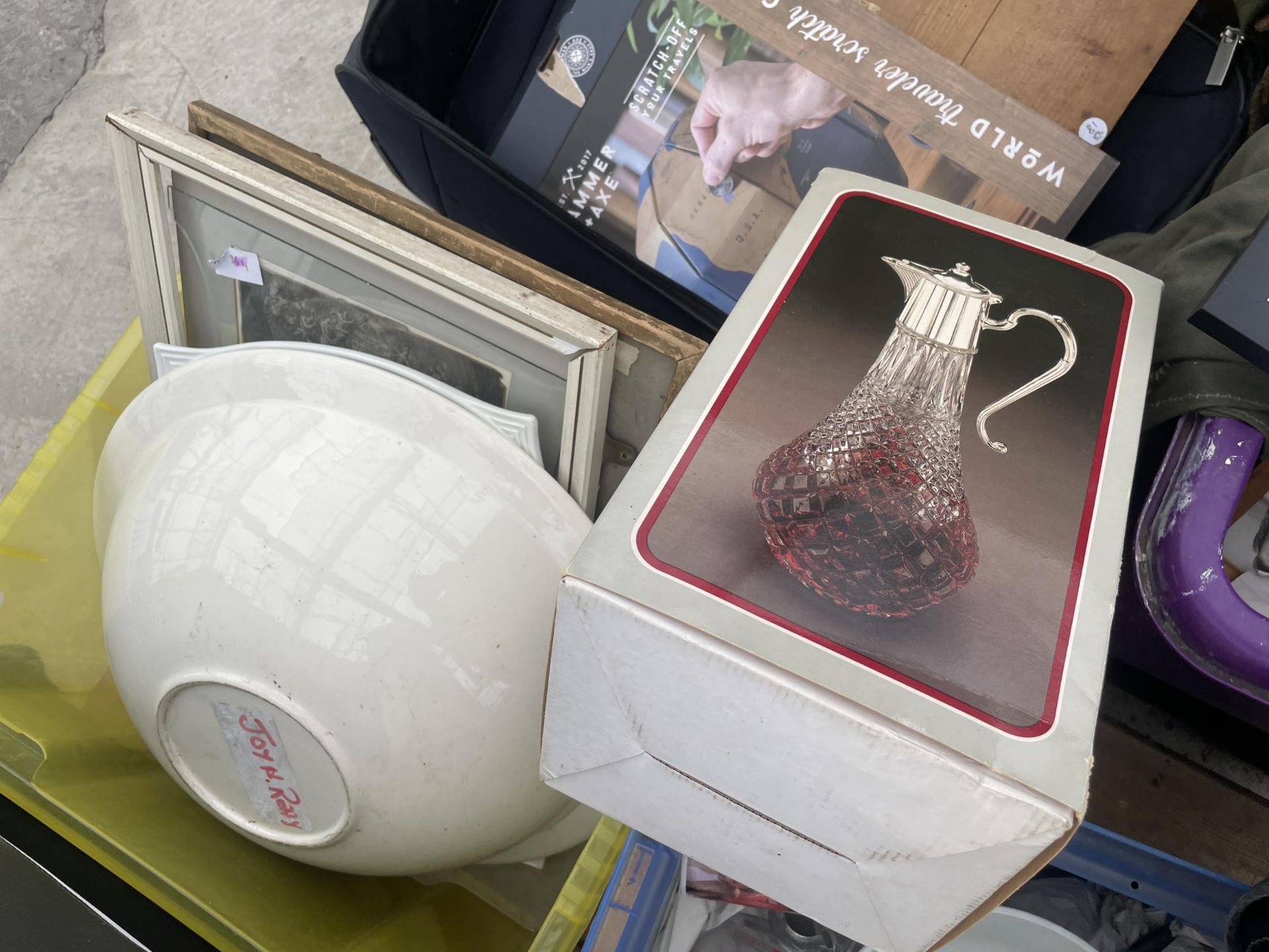 AN ASSORTMENT OF HOUSEHOLD CLEARANCE ITEMS - Image 3 of 5