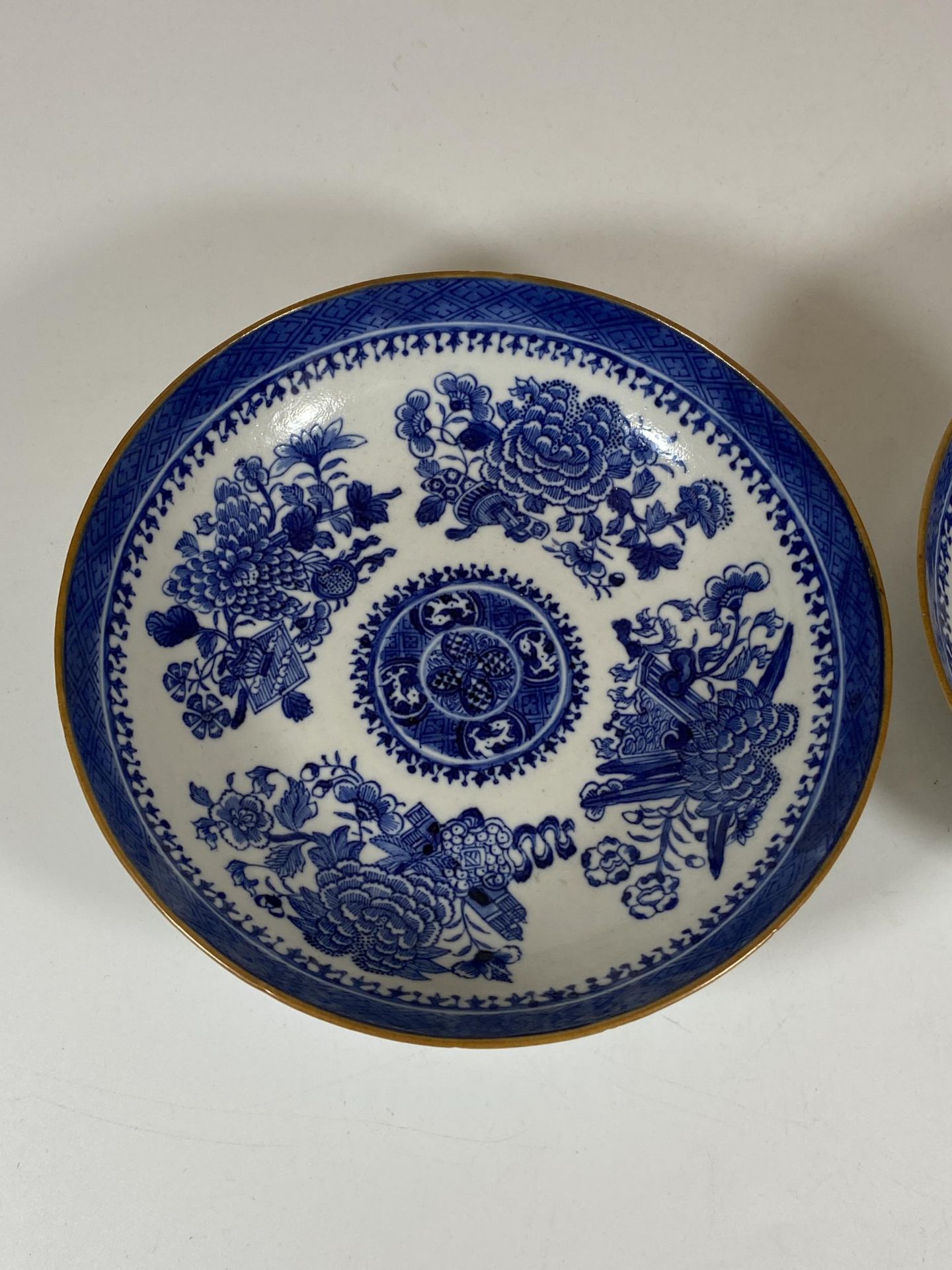 A PAIR OF 19TH CENTURY CHINESE BLUE AND WHITE PORCELAIN DISHES, DIAMETER 16CM - Image 2 of 6