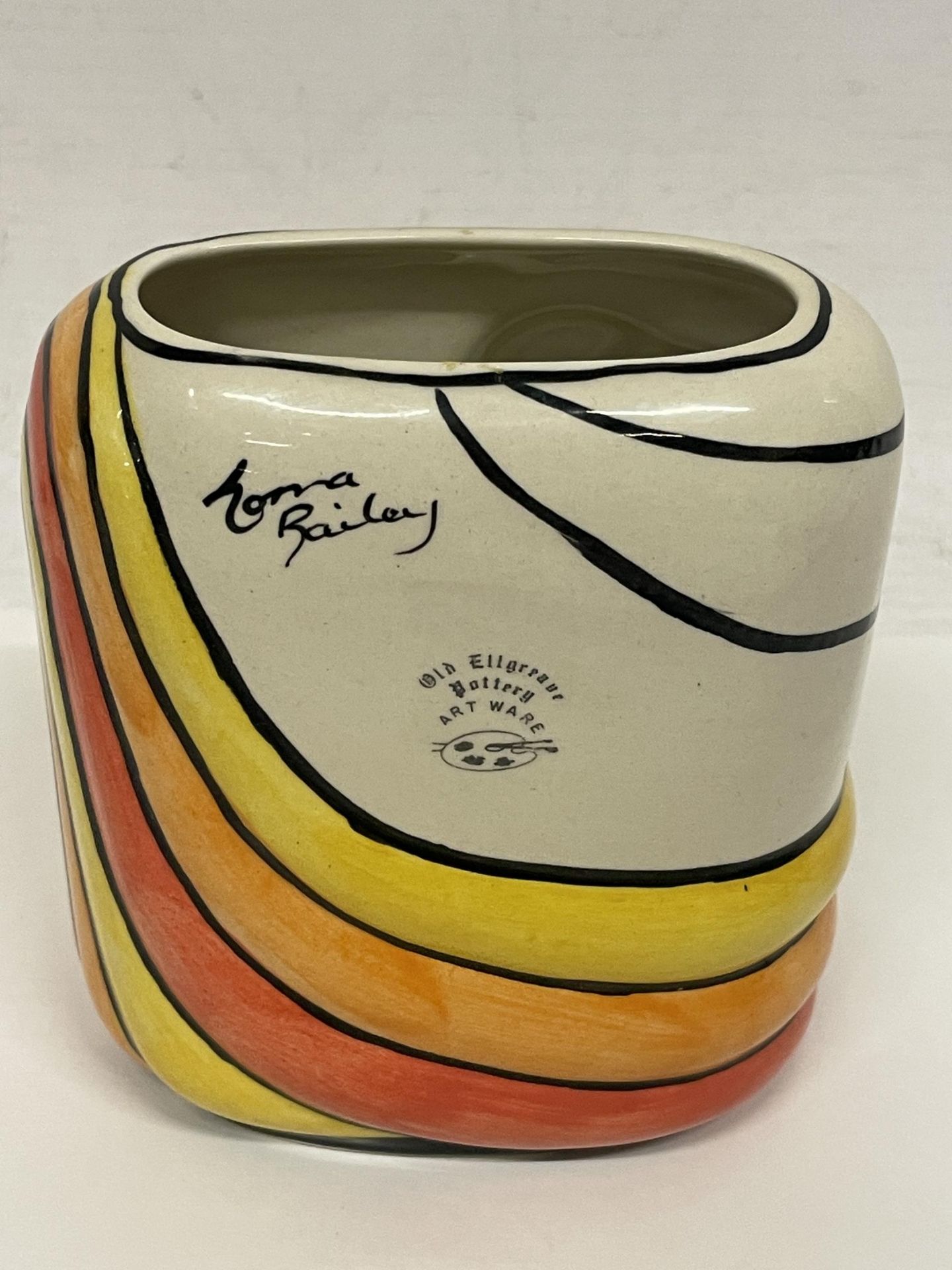 A LORNA BAILEY HANDPAINTED AND SIGNED ART DECO LADY VASE - Image 2 of 4