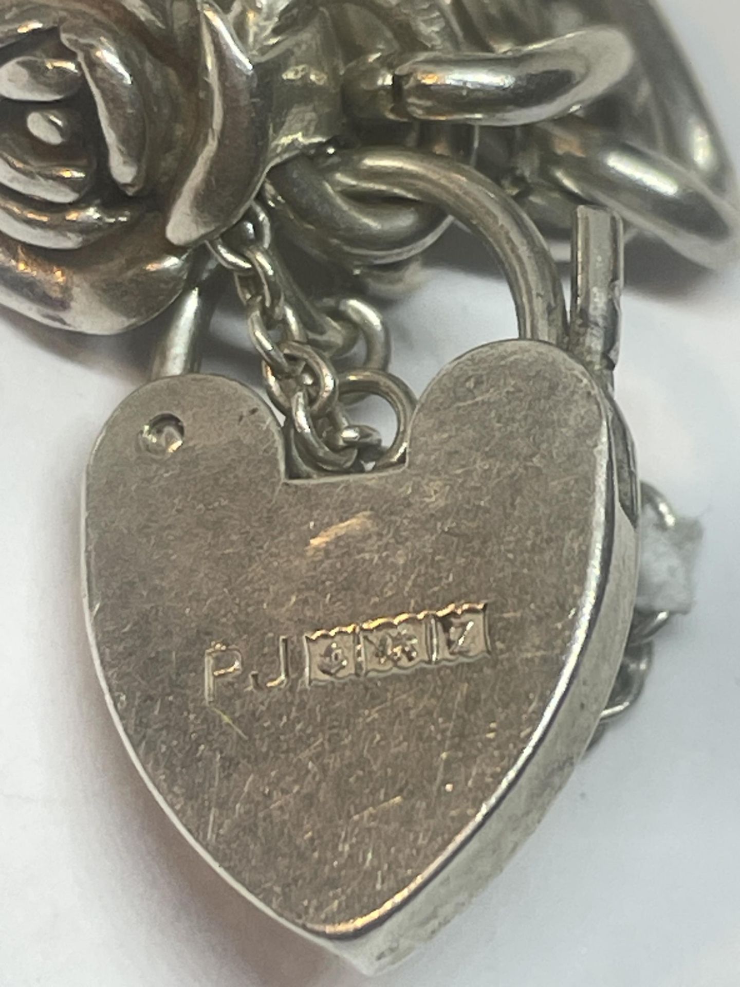 A SILVER WRIST CHAIN WITH ROSE CHARM WITH SILVER HEART PADLOCK - Image 3 of 3