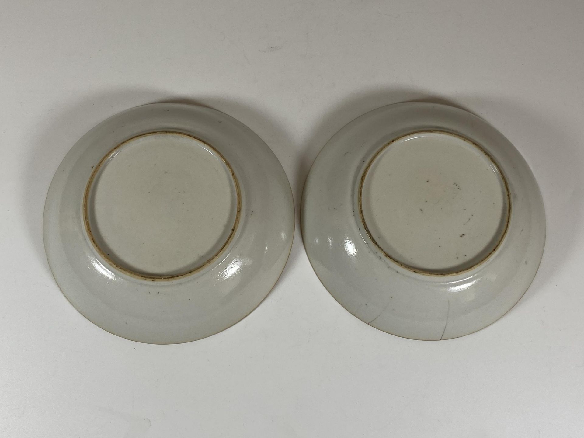 A PAIR OF 19TH CENTURY CHINESE BLUE AND WHITE PORCELAIN DISHES, DIAMETER 16CM - Bild 4 aus 6