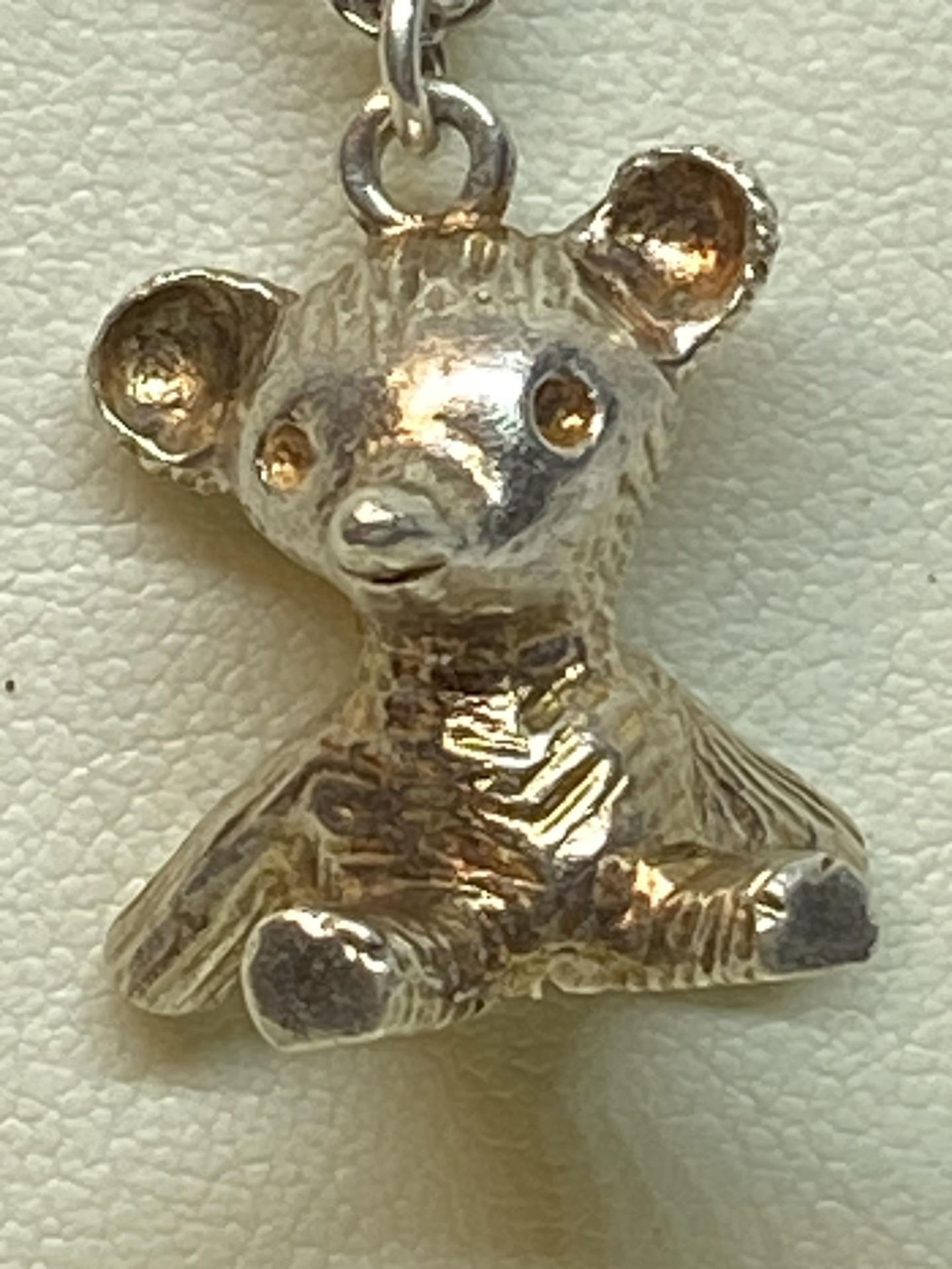 A SILVER TEDDY BEAR NECKLACE IN A PRESENTATION BOX - Image 2 of 2