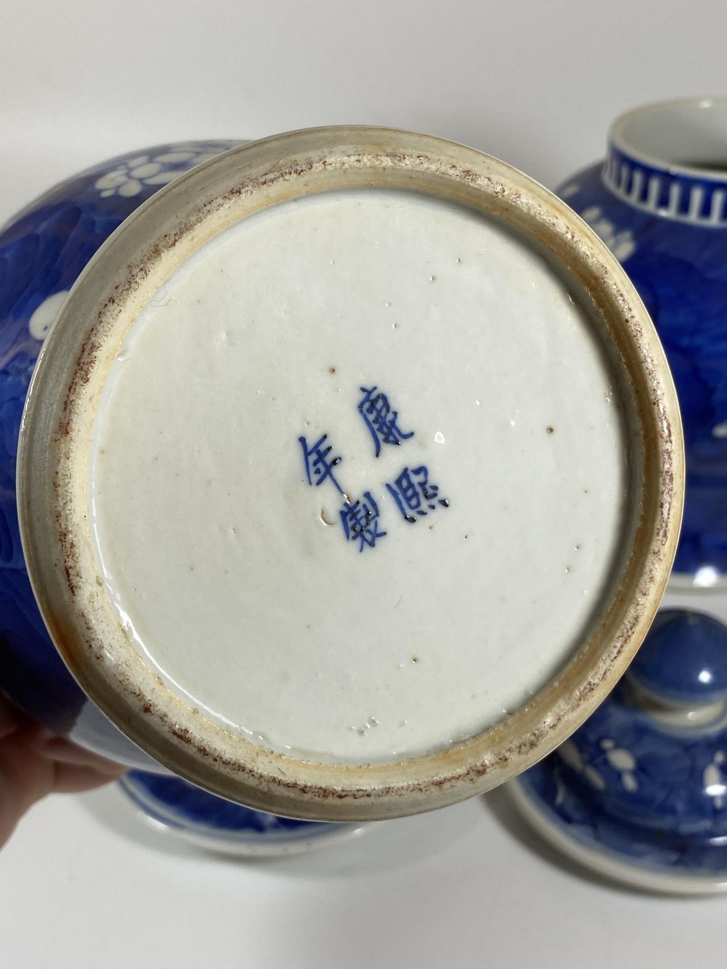 A PAIR OF 19TH/20TH CENTURY CHINESE BLUE AND WHITE PRUNUS BLOSSOM PATTERN PORCELAIN LIDDED TEMPLE - Image 9 of 11