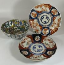 THREE ITEMS - A PAIR OF JAPANESE MEIJI PERIOD (1868-1912) IMARI SCALLOPED RIM PLATES, DIAMETER