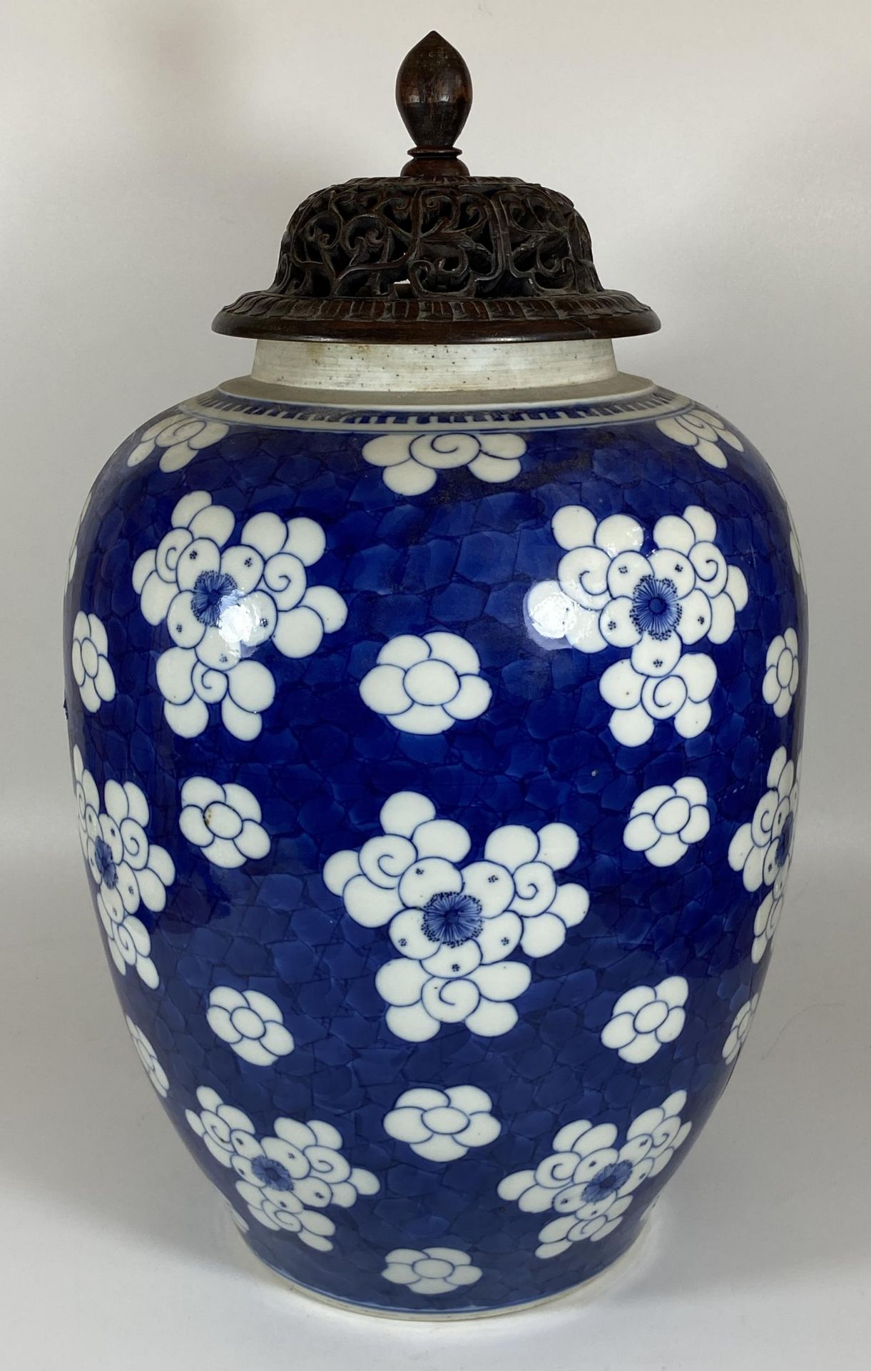 A LARGE 19TH CENTURY CHINESE BLUE AND WHITE PRUNUS BLOSSOM GINGER JAR WITH CARVED WOODEN LID, DOUBLE