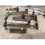 A LARGE QUANTITY OF ASSORTED GATE HINGES AND HANGERS