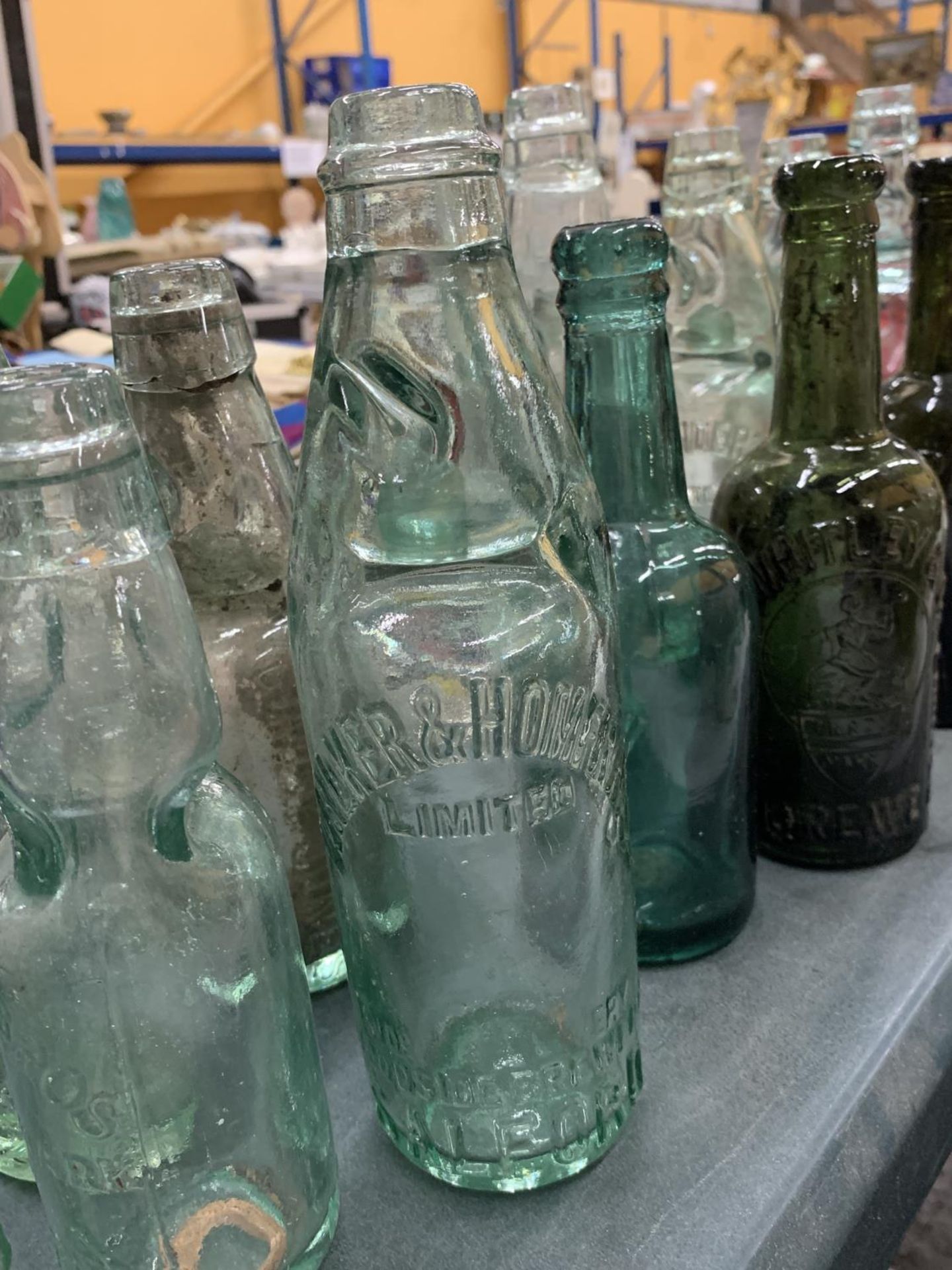 A COLLECTION OF VINTAGE BOTTLES TO INCLUDE GREEN BEER BOTTLES, CLEAR BOTTLES WITH MARBLE STOPPERS, - Image 3 of 3