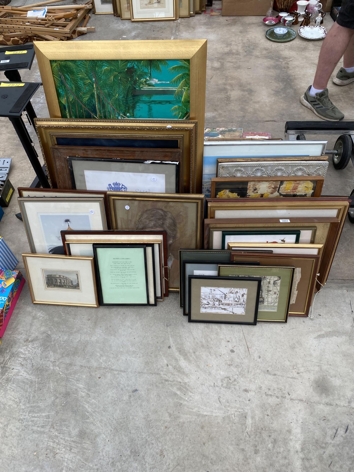 A LARGE ASSORTMENT OF FRAMED PRINTS AND PICTURES