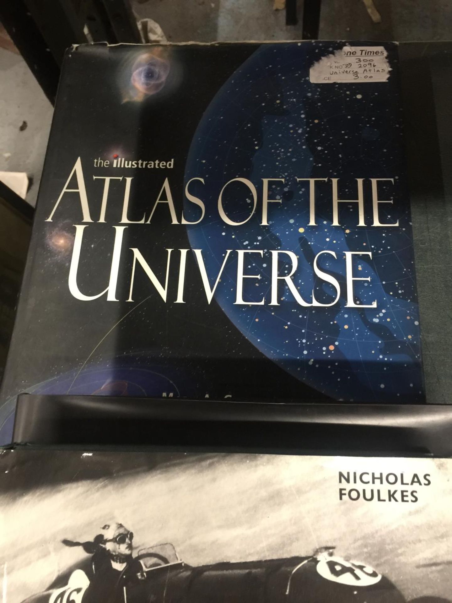 TWO HARDBACK BENTLEY BOOKS, AN ATLAS OF THE UNIVERSE PLUS ROADSIDE AMERICA - Image 5 of 5