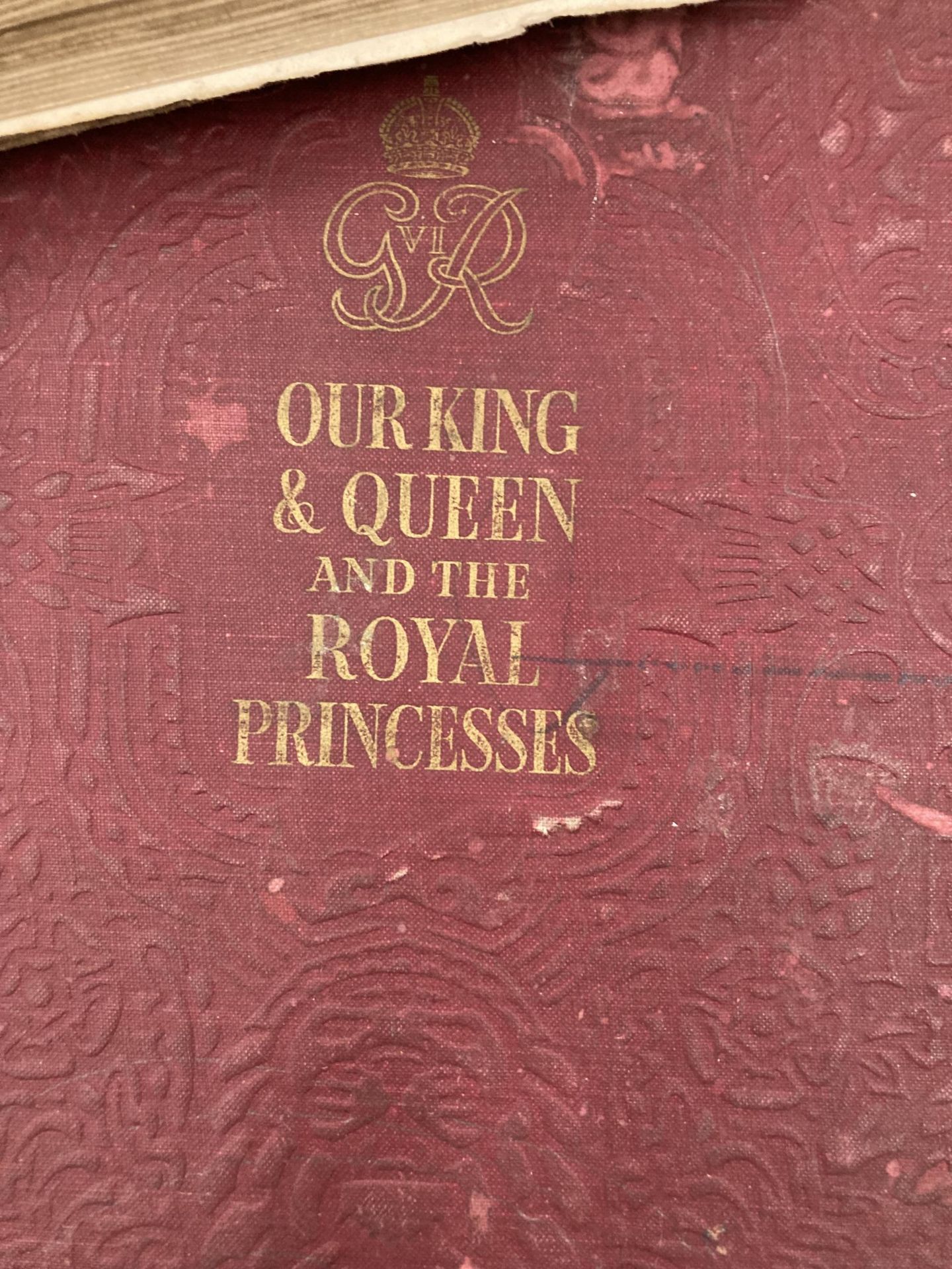 A COLLECTION OF ROYAL MEMORIBILIA BOOKS TO INCLUDE THE CORONATION OF KING GEORGE VI, ETC - 5 IN - Image 6 of 8