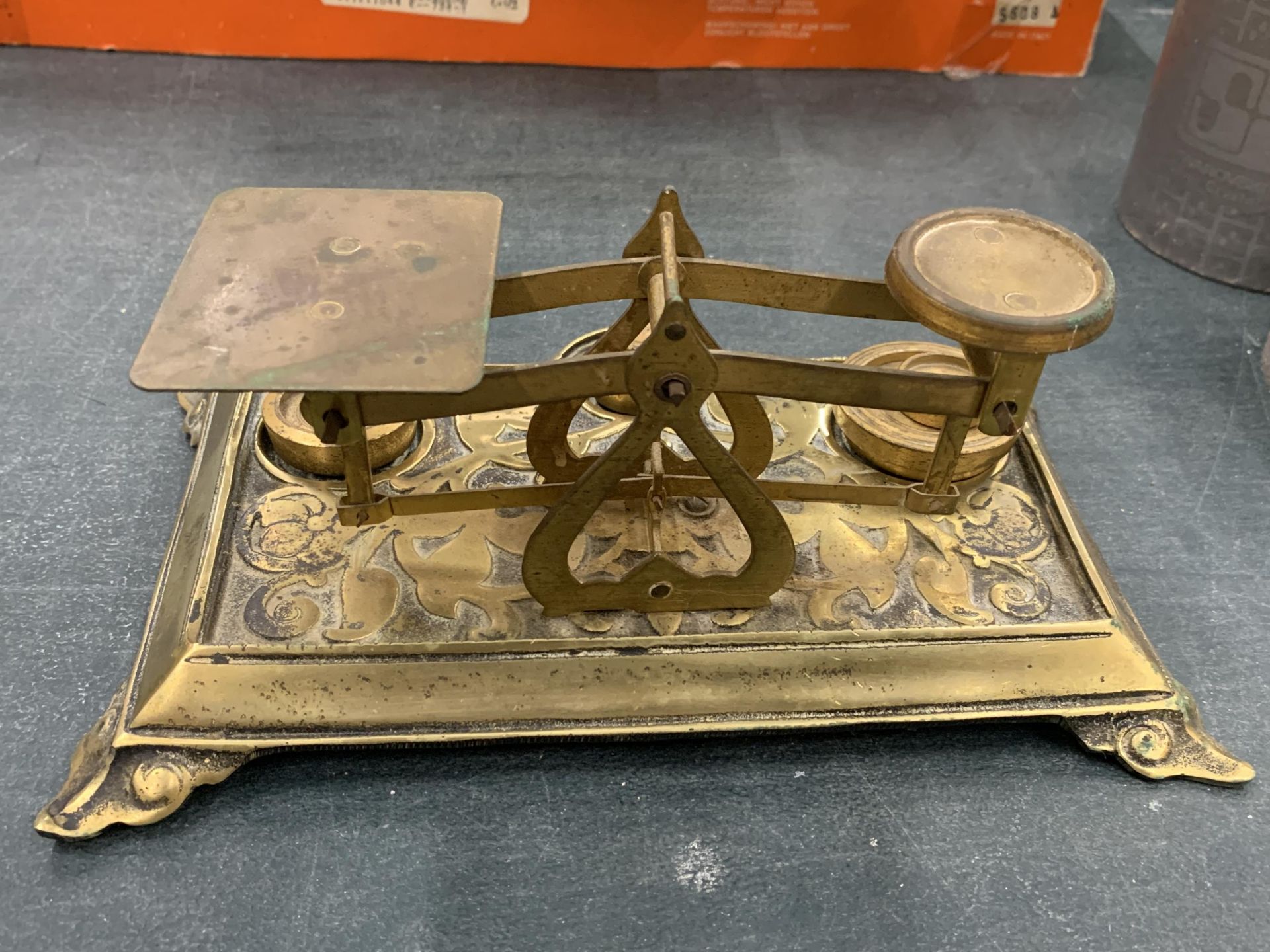 A SET OF BRASS SCALES WITH WEIGHTS - Image 2 of 3