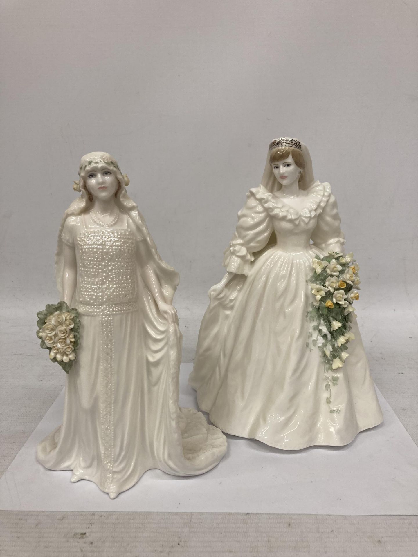 TWO COALPORT FIGURINES "QUEEN ELIZABETH" LIMITED EDITION 3,562 OF 7,500 AND "DIANA PRINCESS OF WALES