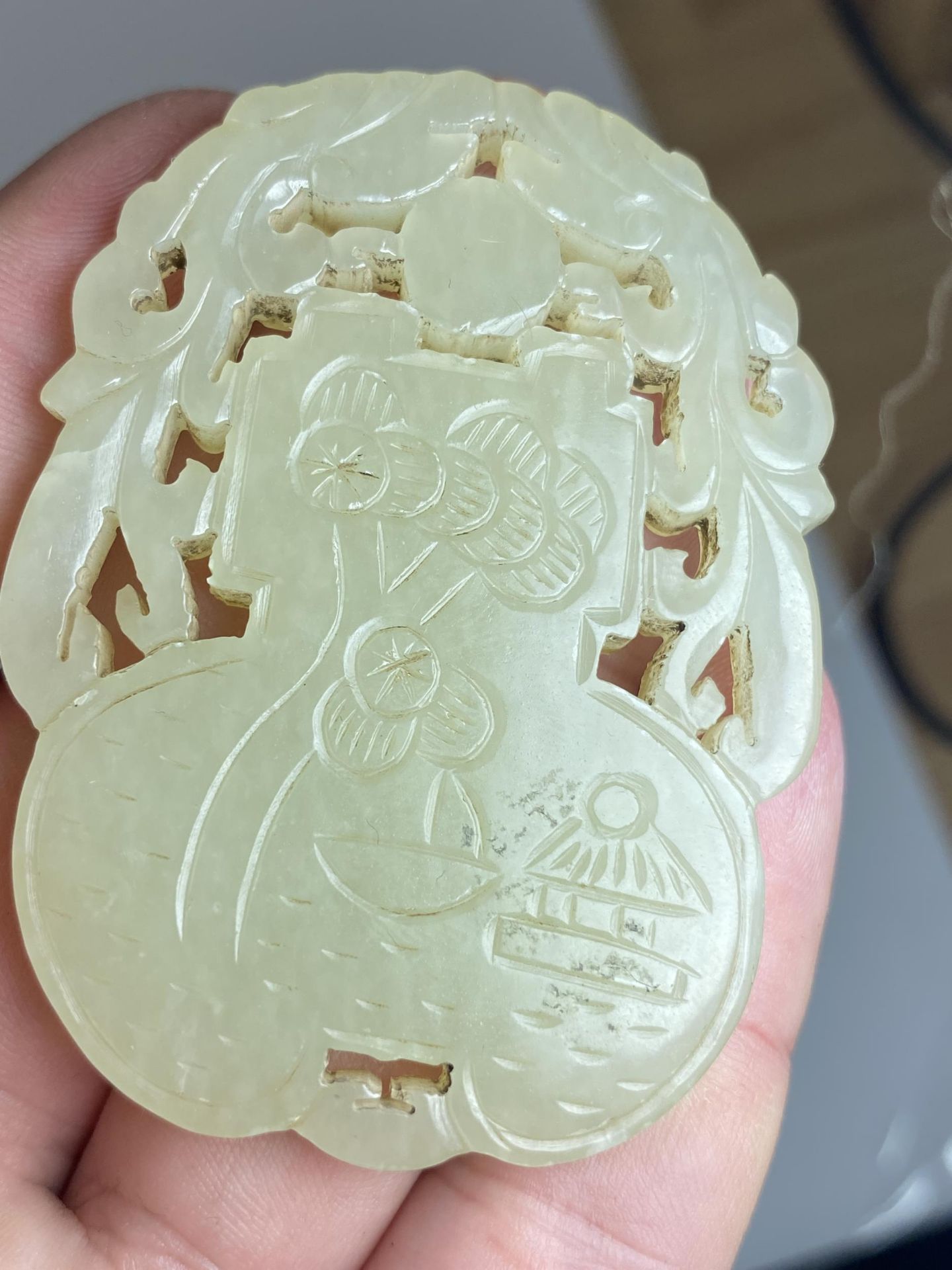 A CHINESE JADEITE JADE STYLE CARVED PENDANT PLAQUE, LENGTH 6CM - Bild 4 aus 5