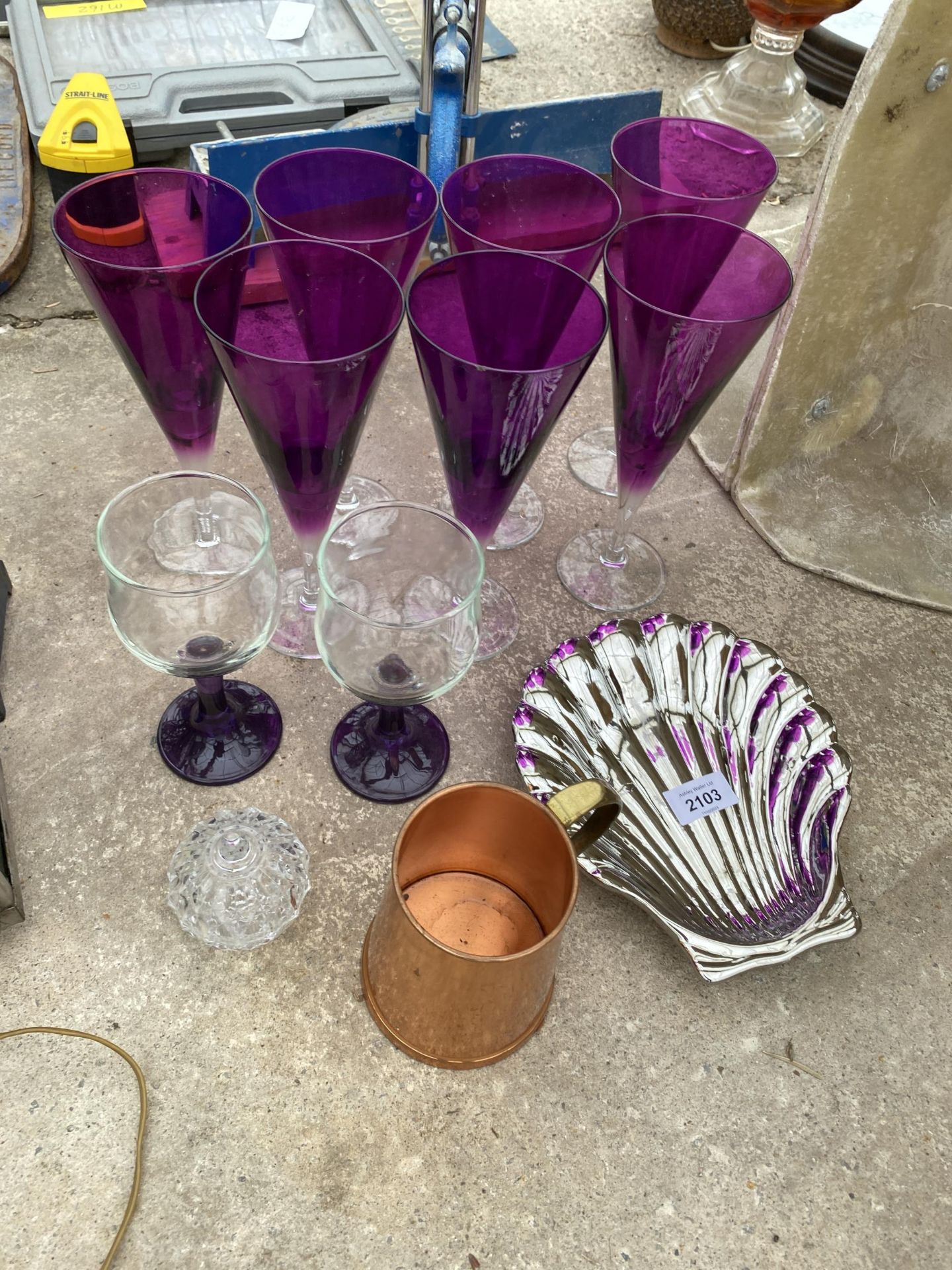 AN ASSORTMENT OF ITEMS TO INCLUDE WINE GLASSES AND CANDLE LANTERNS ETC - Image 2 of 3