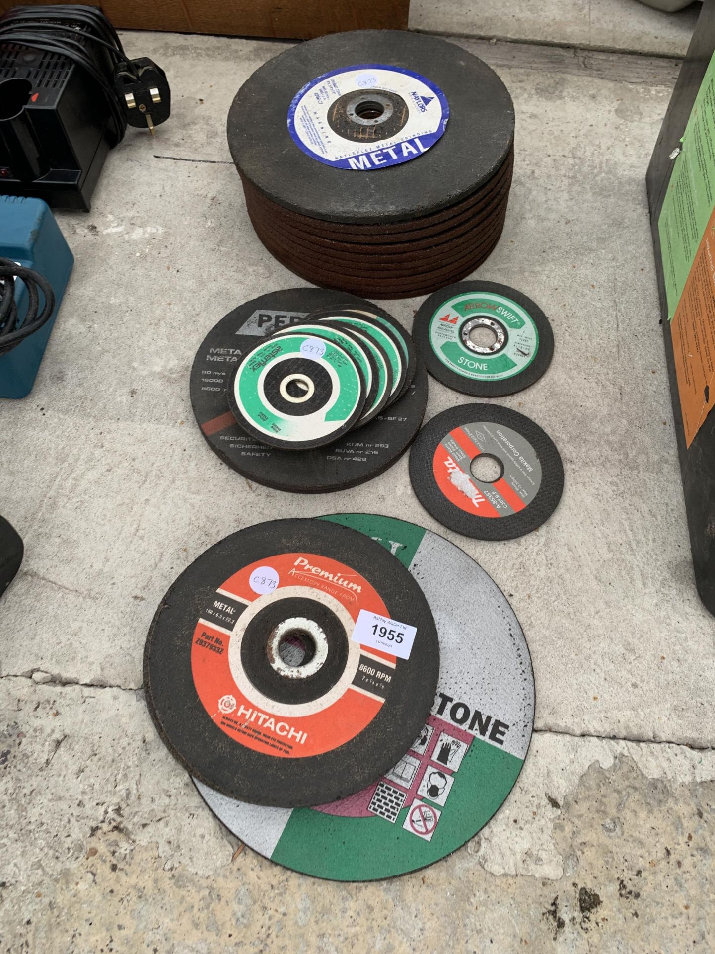 AN ASSORTMENT OF VARIOUS GRINDING DISCS