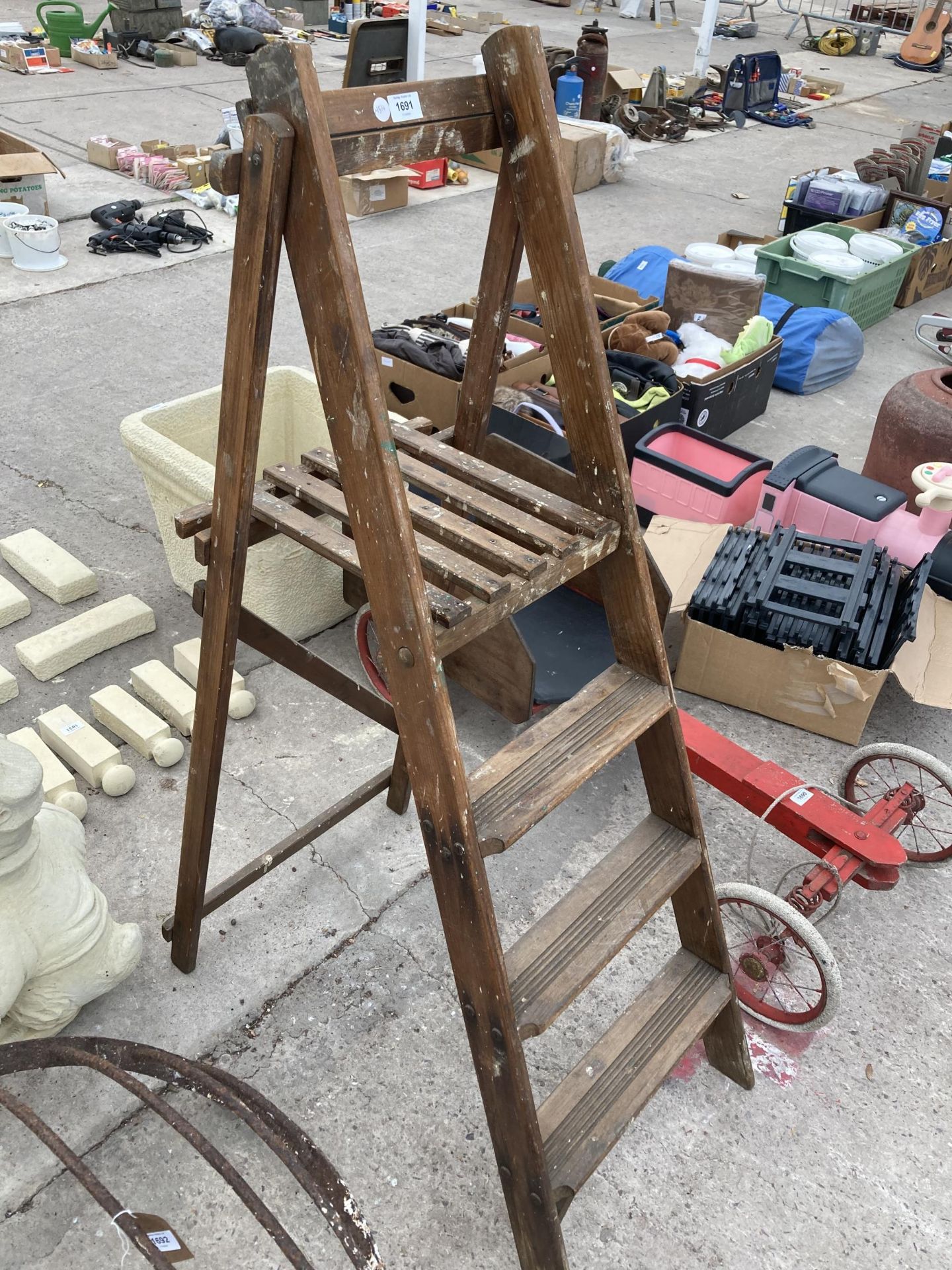 A VINTAGE THREE RUNG WOODEN STEP LADDER