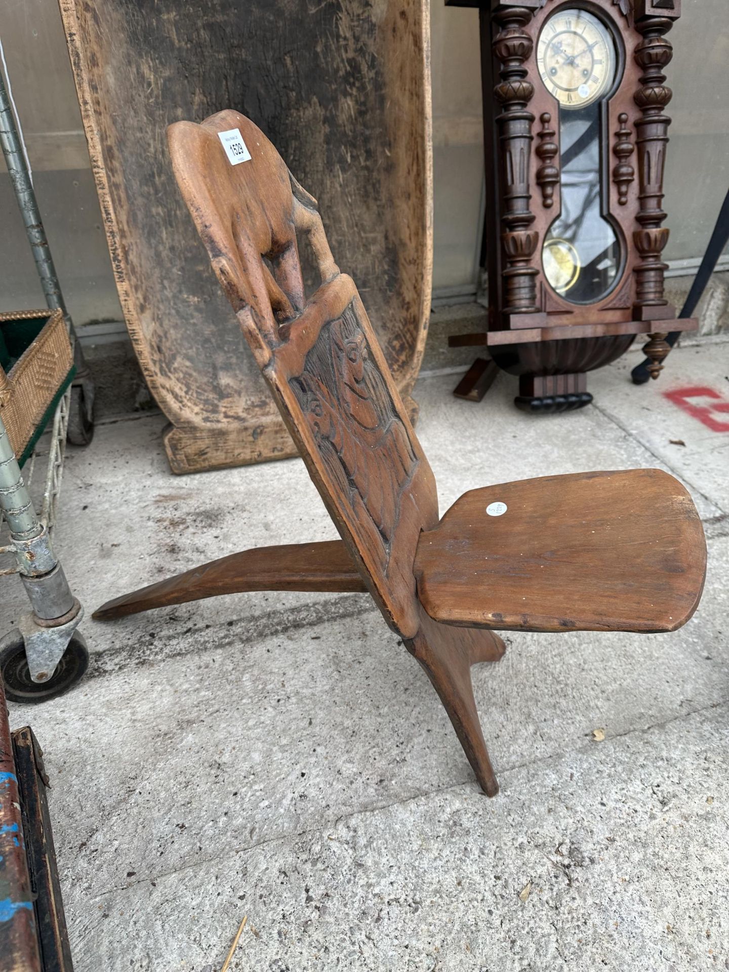 A SMALL TRIBAL CARVED FOLDING WOODEN SPINNING SEAT - Image 2 of 3