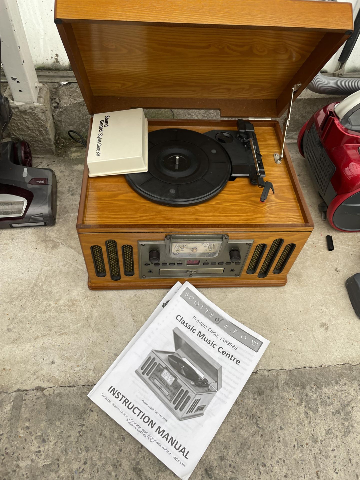 A RETRO ELECTRIC PORTABLE RECORD PLAYER - Image 2 of 3