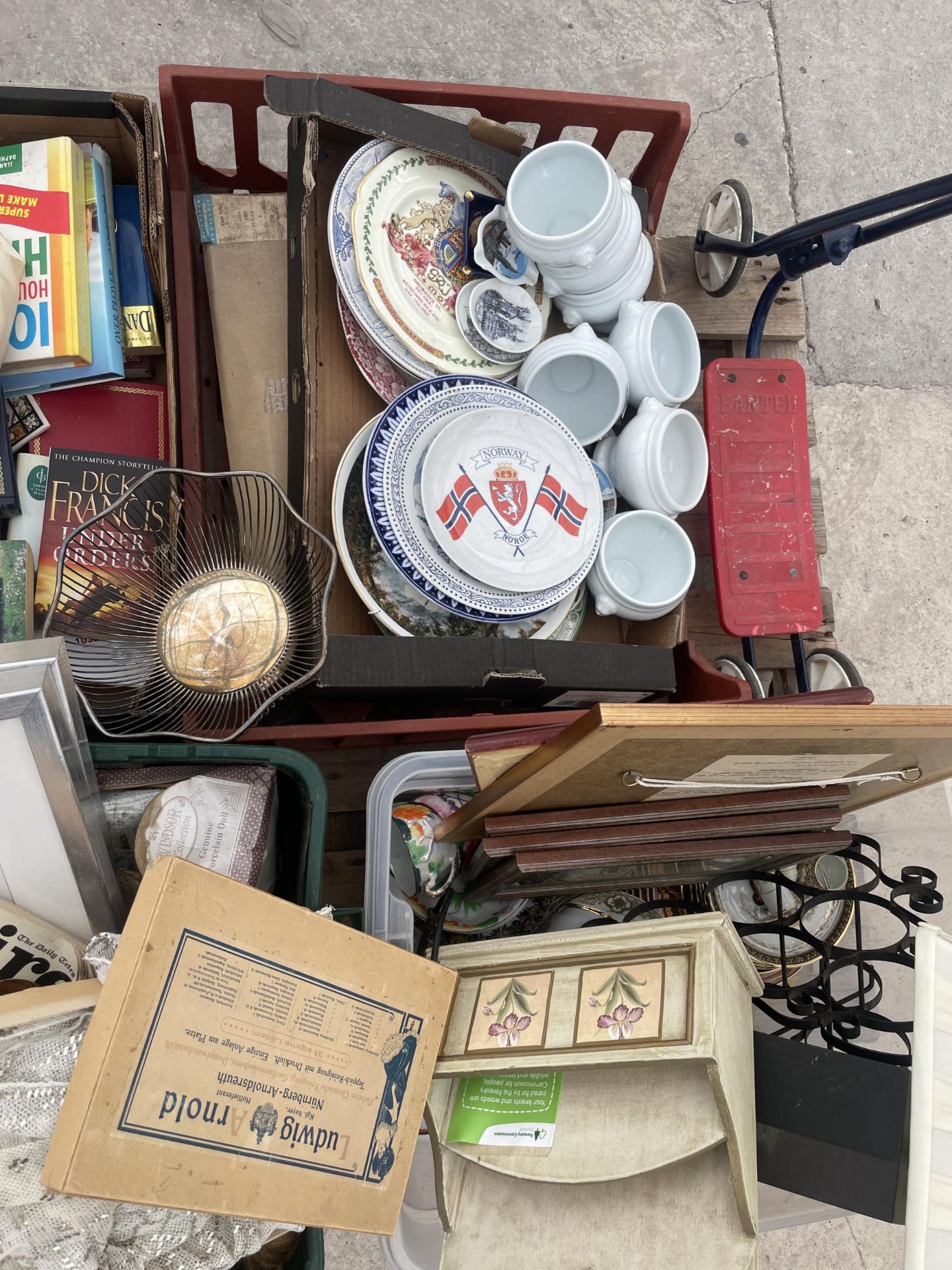 AN ASSORTMENT OF HOUSEHOLD CLEARANCE ITEMS - Image 2 of 3