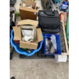 AN ASSORTMENT OF HOUSEHOLD CLEARANCE ITEMS