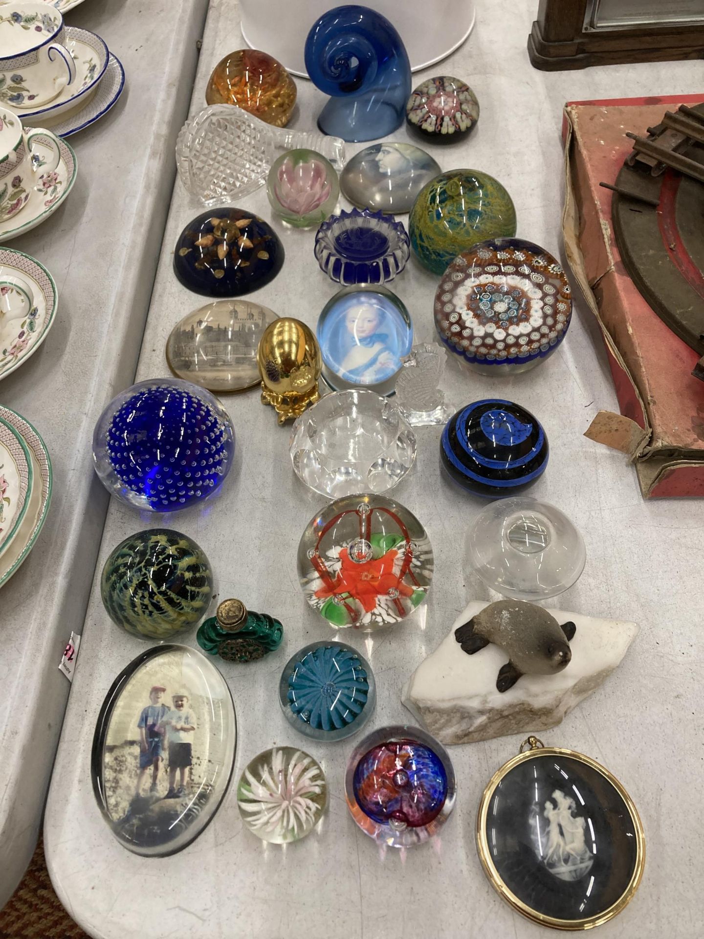 A LARGE QUANTITY OF GLASS PAPERWEIGHTS TO INCLUDE MILLEFIORI STYLE