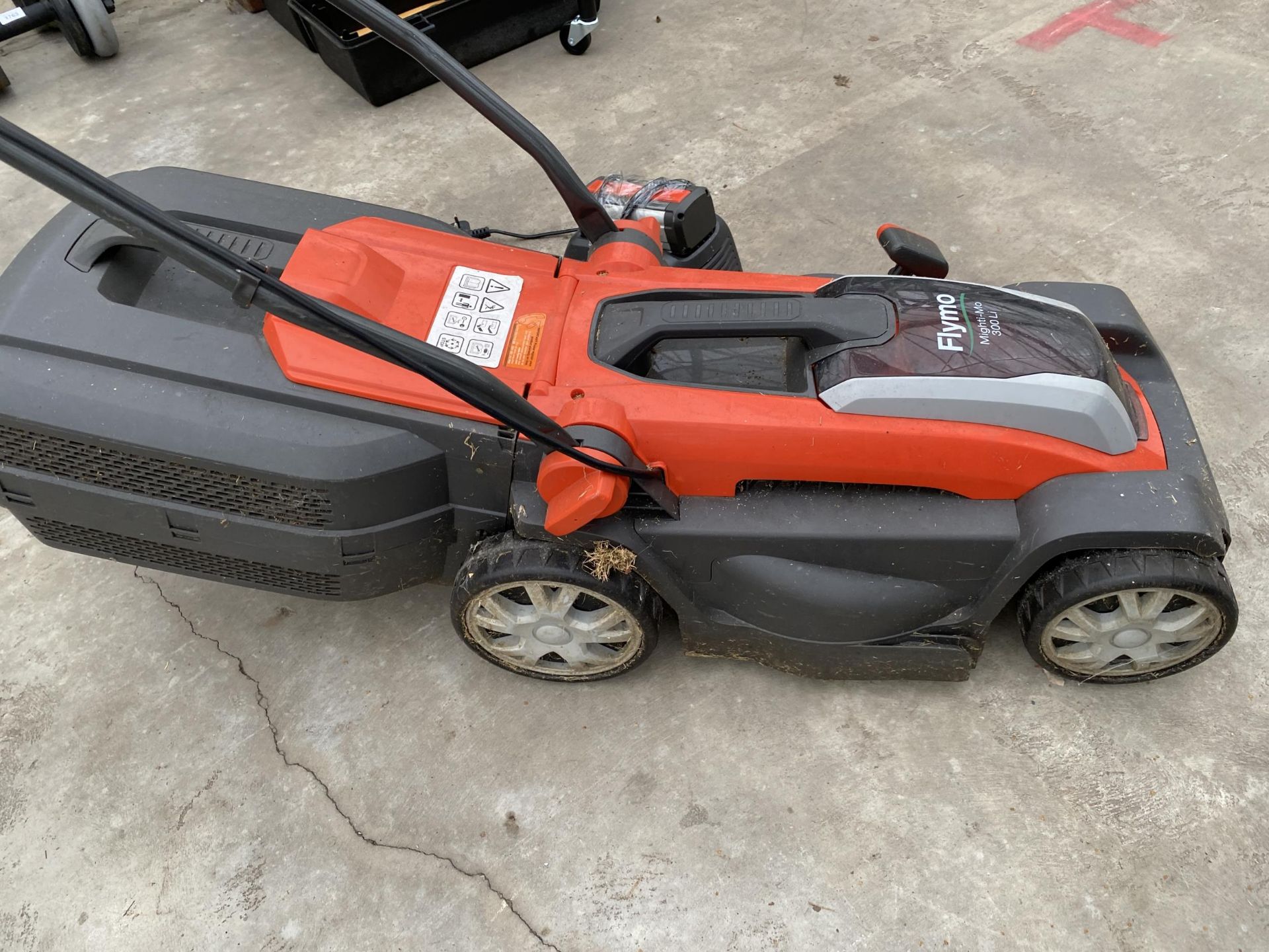 A BATTERY POWERED FLYMO MIGHTI-MO 300LI LAWN MOWER WITH BATTERY AND CHARGER - Image 3 of 3