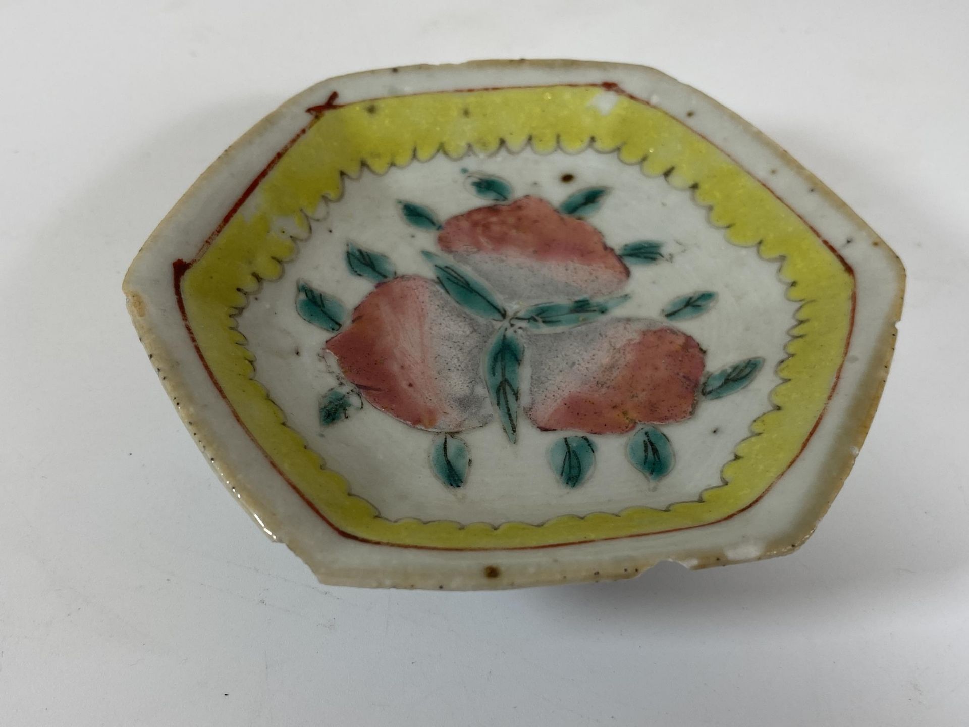 A 19TH CENTURY QING CHINESE FAMILLE JAUNE DISH WITH PEACH BLOSSOM DECORATION, LENGTH 10CM - Image 2 of 4