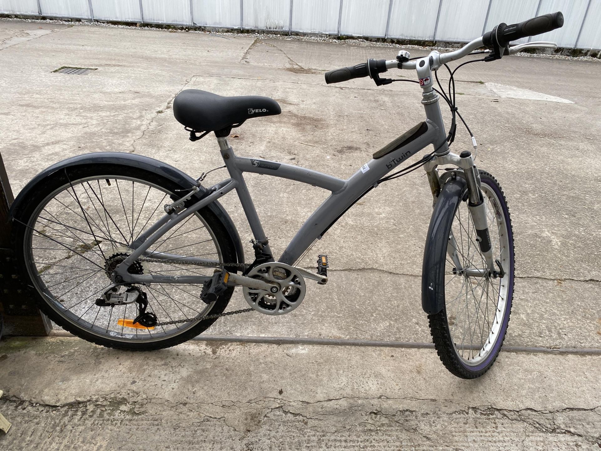 A BTWIN BIKE WITH FRONT SUSPENSION AND 21 SPEED SHIMANO GEAR SYSTEM