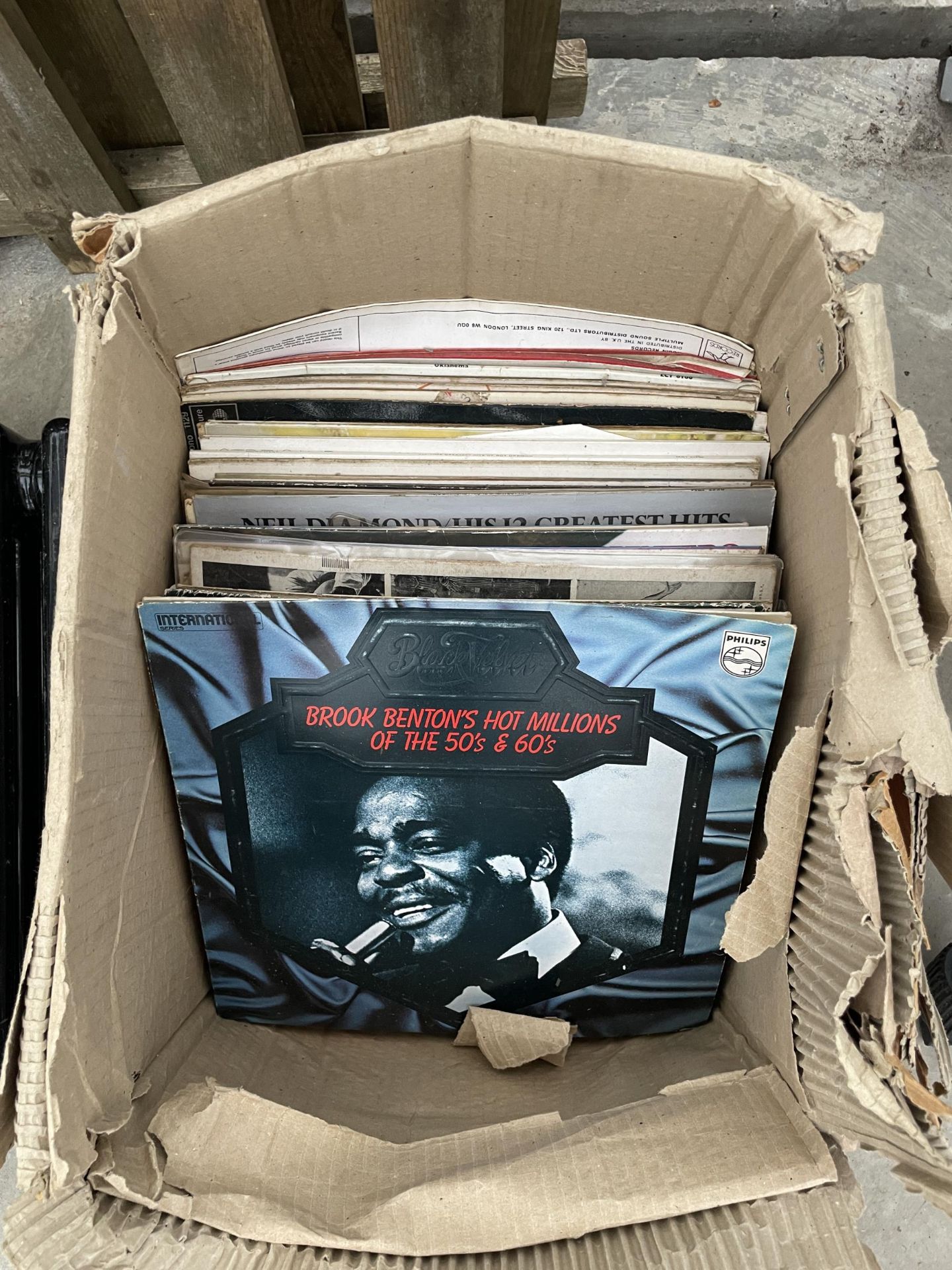 AN ASSORTMENT OF LP RECORDS AND 7" SINGLES