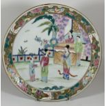 A LARGE CHINESE FAMILLE ROSE PORCELAIN CHARGER WITH FIGURAL DESIGN, SIGNED TO BASE, DIAMETER 31CM