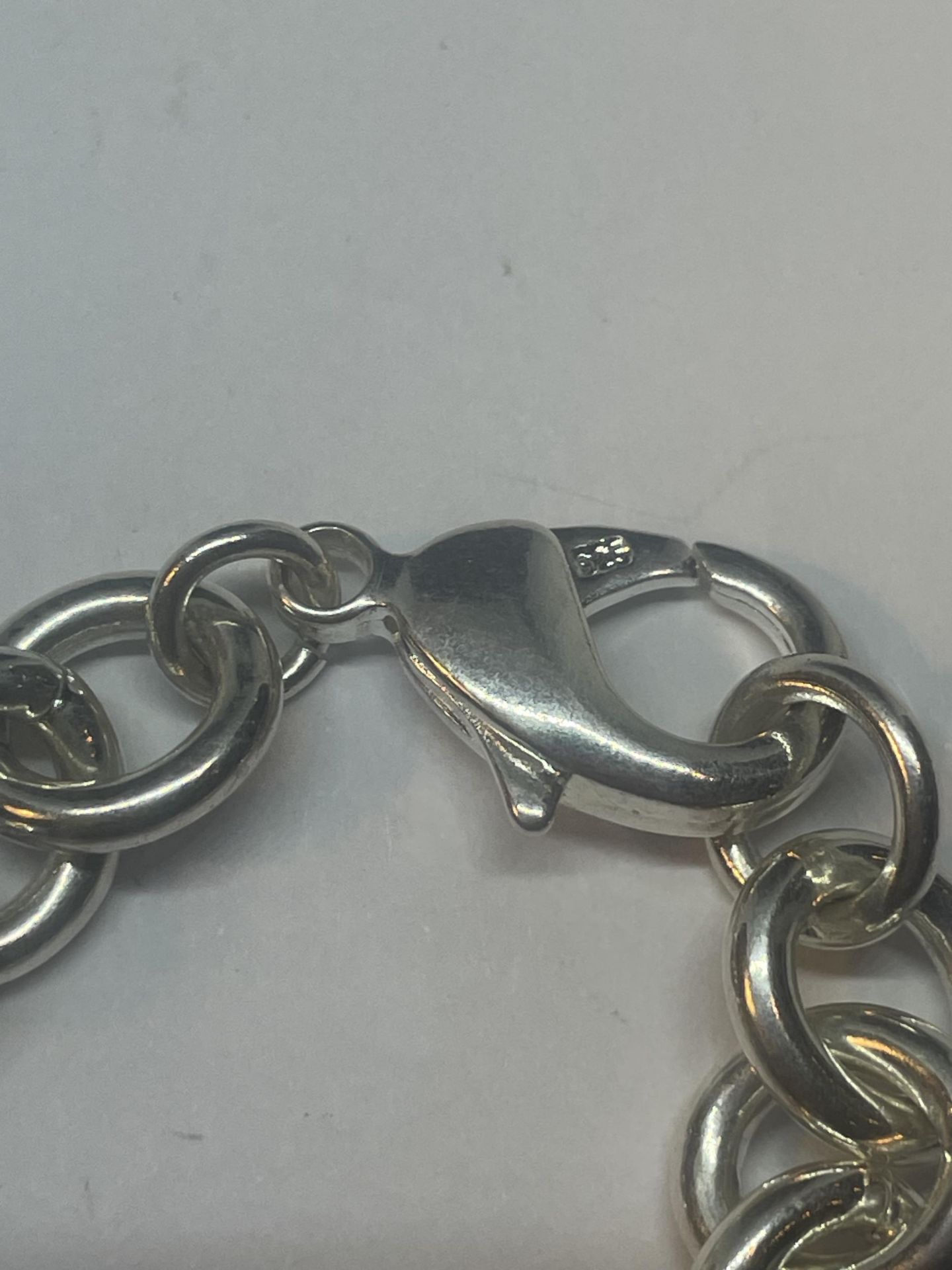 A HEAVY SILVER NECKLACE - Image 3 of 3