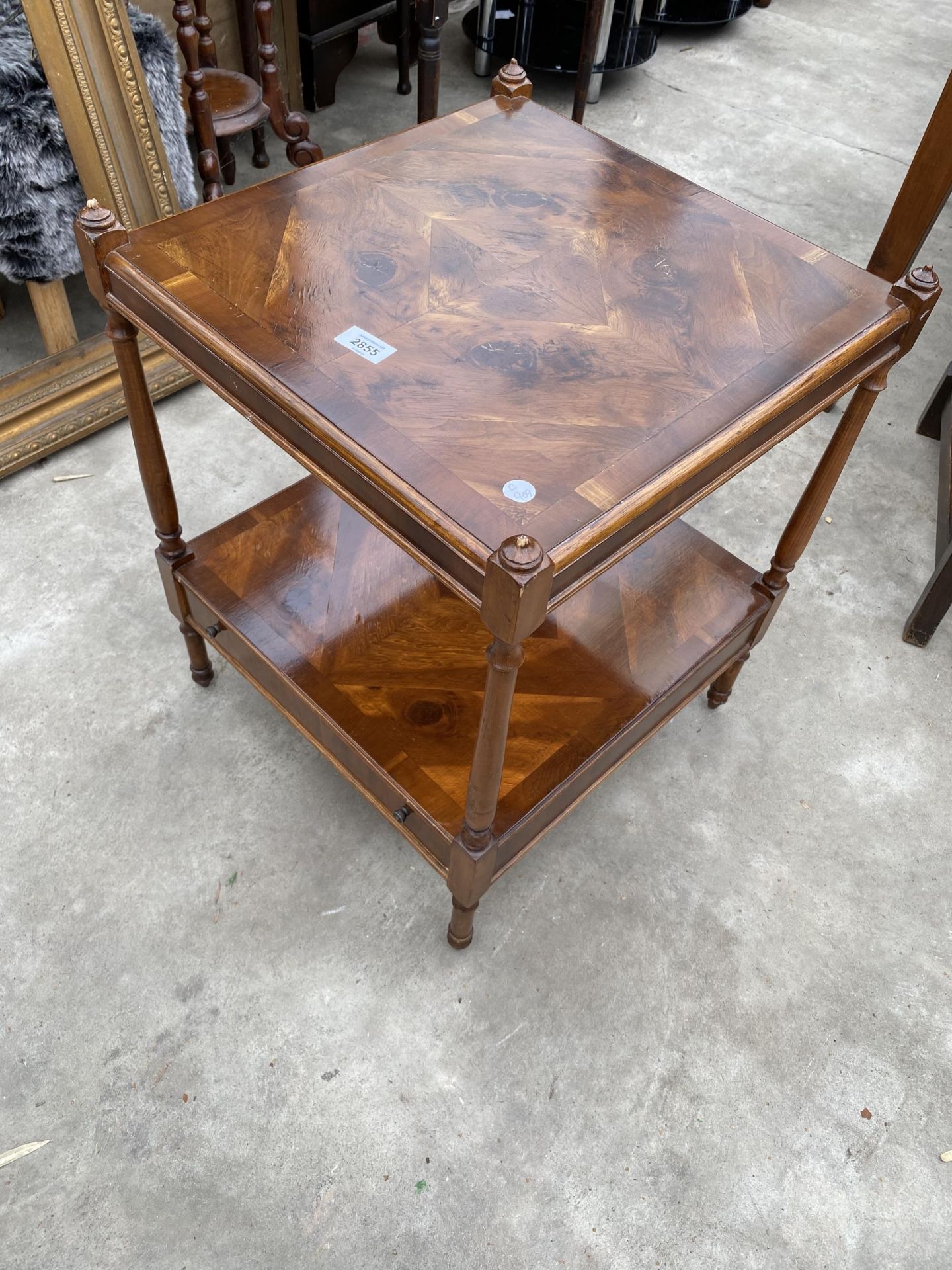 A REPRODUCTION WALNUT AND CROSSBANDED LAMP TABLE WITH TURNED UPRIGHTS AND SINGLE DRAWER