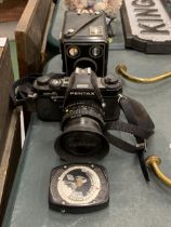 TWO VINTAGE CAMERAS TO INCLUDE A KODAK SIX-20 'BROWNIE C' AND A PENTAX SUPER A