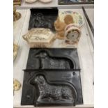 A MIXED LOT TO INCLUDE A CAST OF A SHEEP AND A RABBIT, A SYLVAC STYLE SQUIRREL, MASON'S MANTLE CLOCK