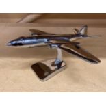 A LARGE CHROME MODEL OF A CANBERRA JET ON A PLINTH, HEIGHT 16CM, LENGTH 38CM
