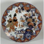 A LARGE JAPANESE MEIJI PERIOD (1868-1912) IMARI CHARGER WITH FIGURAL AND FLORAL DESIGN, DIAMETER