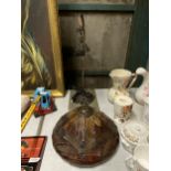 A VINTAGE TABLE LAMP WITH TIFFANY STYLE LEADED DRAGONFLY PATTERN GLASS SHADE