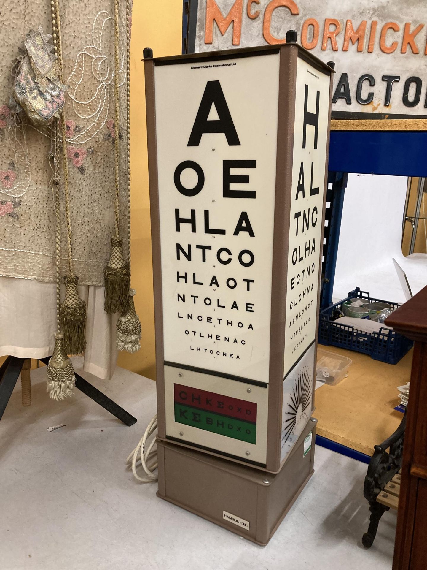 A VINTAGE HAMBLIN ILLUMINATED OPTICIANS EYE SIGHT TESTING ROTATING BOX TOWER